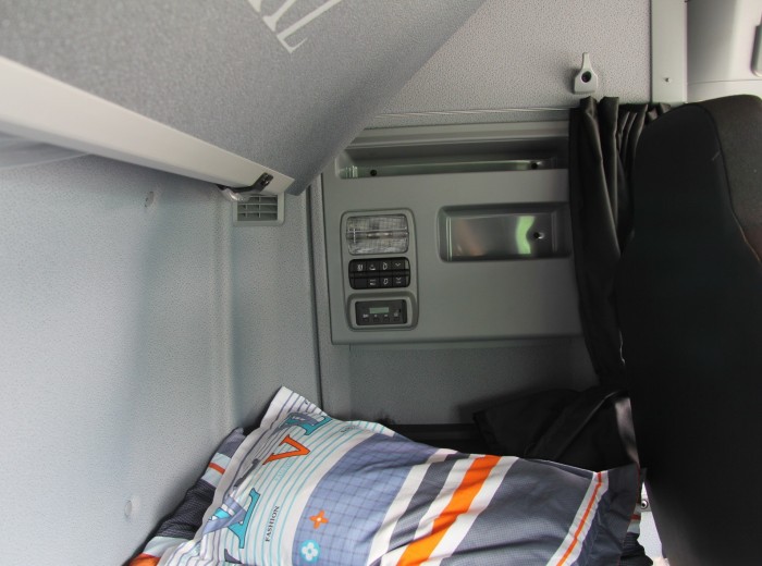 奔驰 Actros重卡 440马力 6X2 冷藏牵引车（型号2644）驾驶室图（22/29）
