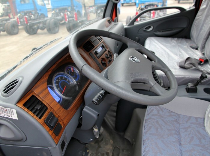 东风多利卡L 140马力 3300轴距单排轻卡底盘驾驶室图（34/57）