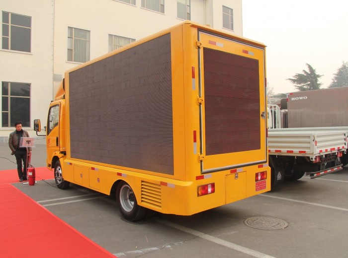 中国重汽HOWO 悍将 88马力 4.2米LED广告车轻卡外观图（4/28）