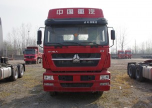中国重汽 HOKA H7重卡 375马力 6X4 牵引车外观图