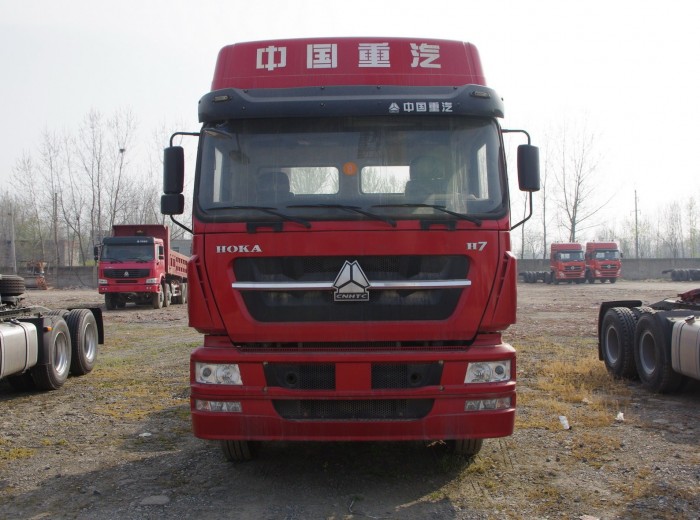 中国重汽 HOKA H7重卡 375马力 6X4 牵引车外观图（1/12）