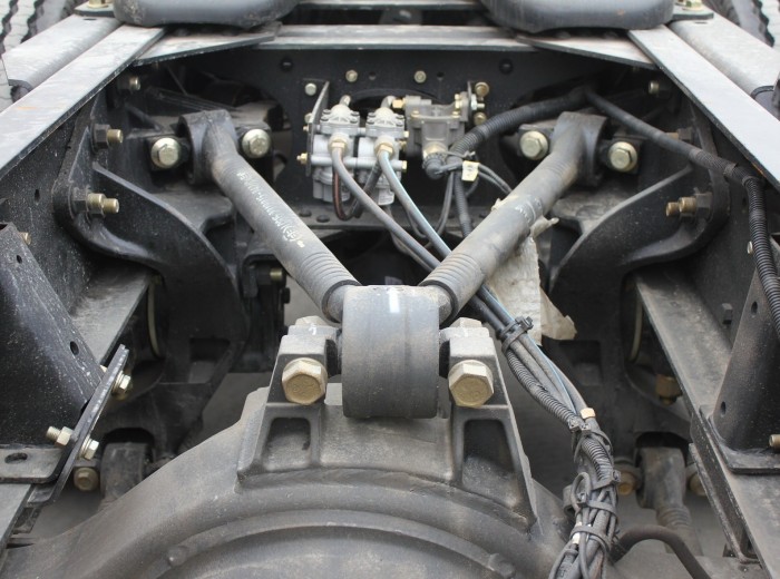 2013款解放 J6P重卡 420马力 6X4 牵引车(国四 轻量化)(CA4250P66K24T1A1HE4)底盘图（14/35）