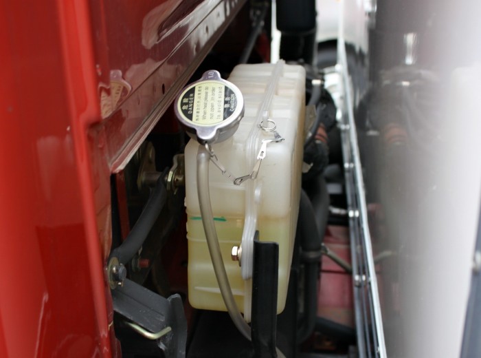 福田欧马可3系 141马力 4.165米单排厢式轻卡底盘图（3/15）