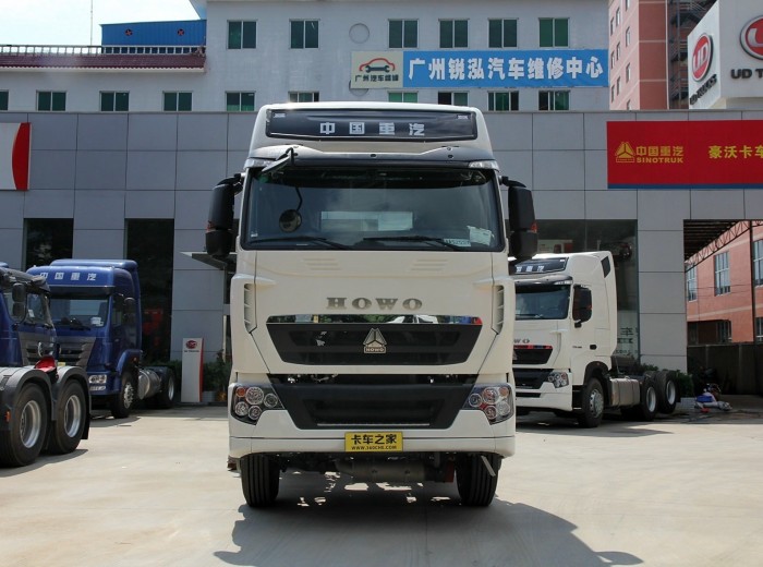 中国重汽 HOWO-T7H重卡 400马力 6X4 牵引车（ZZ4257V324HD1B）外观图（2/57）