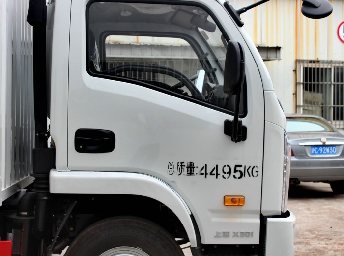 南京依维柯 上骏X301-33 112马力 4.2米单排厢式轻卡(黄牌3.99吨)外观图（33/35）