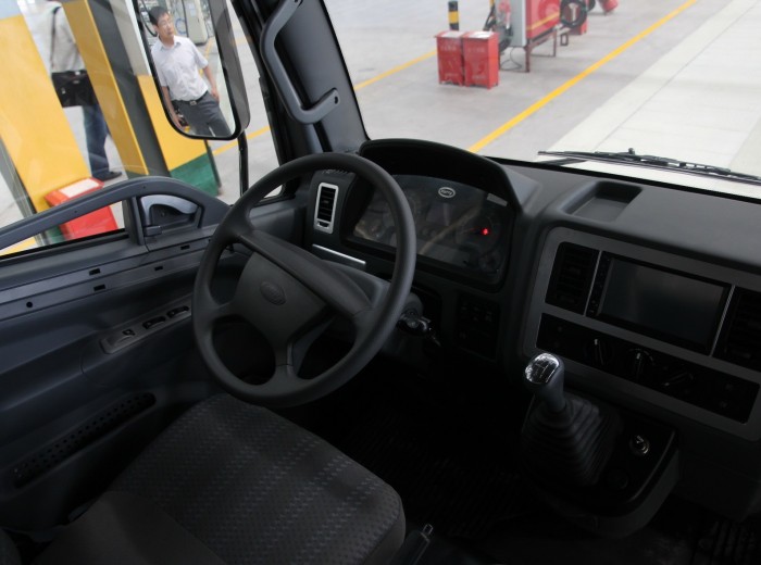 开瑞绿卡S 130马力 3.95米排半厢式轻卡驾驶室图（3/10）