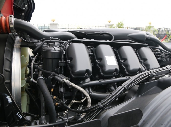 斯堪尼亚 R系列重卡 560马力 6X2 牵引车(型号R560 V8)底盘图（34/131）
