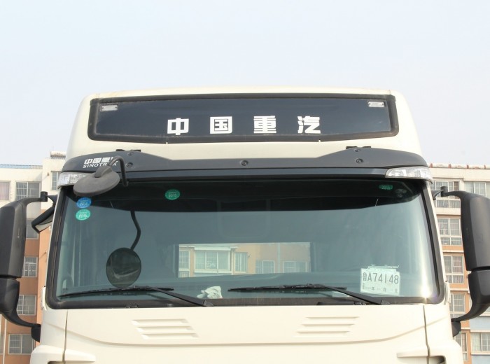 中国重汽 HOWO-T7H重卡 540马力 6X4 牵引车(ZZ4257V324HD1B)外观图（15/87）