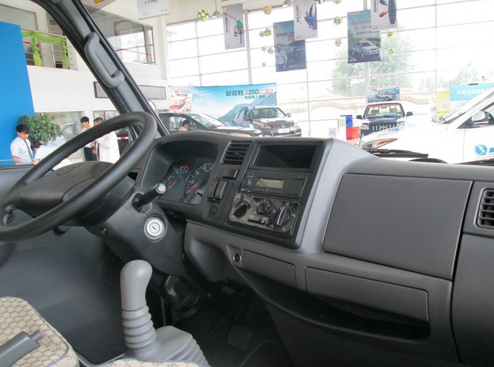 江铃新顺达 109马力 4.21米单排厢式轻卡驾驶室图（2/2）