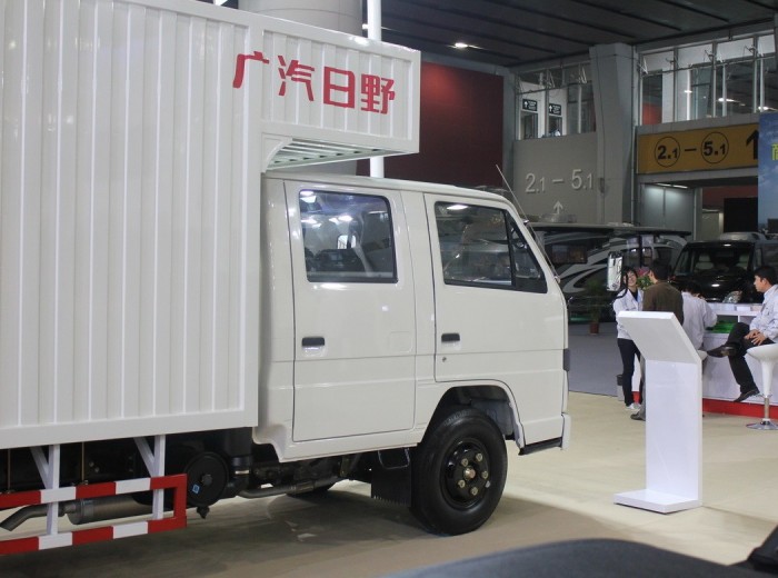 广汽日野 300J系列 125马力 3.29米双排厢式轻卡外观图（6/6）
