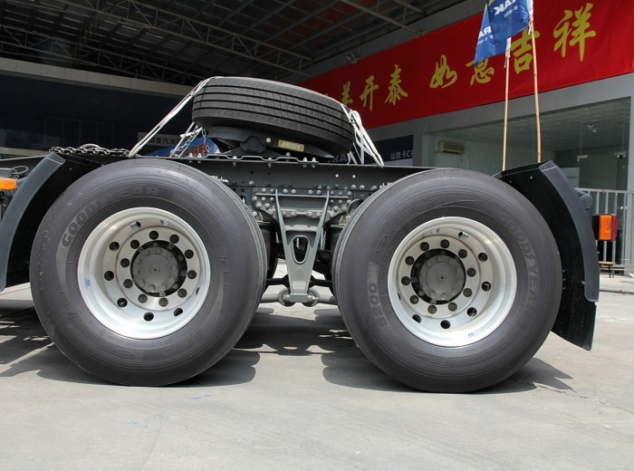 中国重汽 SITRAK C7H重卡 440马力 6X4 牵引车(带缓速器)(ZZ4256V324HD1B)底盘图（21/104）