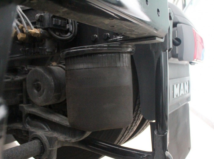 曼 TGS BLS-WW系列重卡 440马力 6X2 牵引车(型号：28.440 长轴距）底盘图（13/18）
