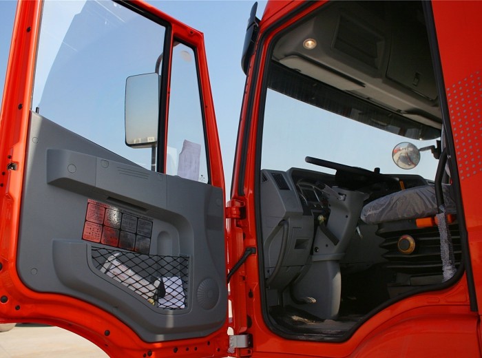 红岩杰狮M100 290马力 6X2 牵引车 （CQ4255HTG273C）驾驶室图（1/40）