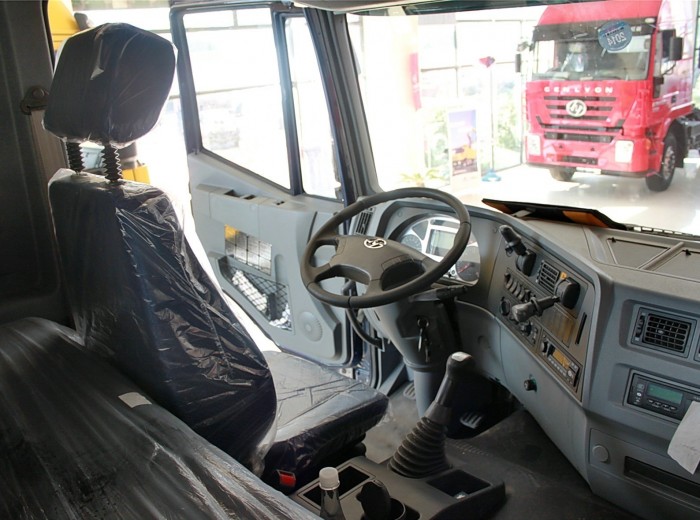 红岩 杰狮M100重卡 290马力 4X2 牵引车(CQ4185HMG361)驾驶室图（24/49）