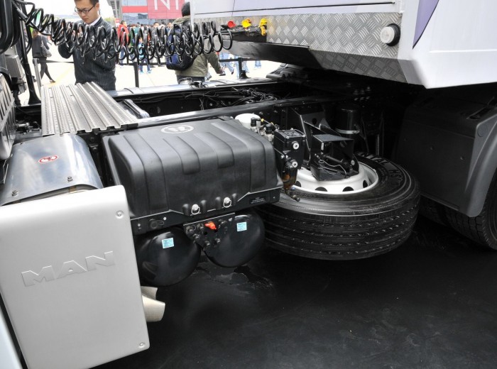 曼 TGS BLS系列重卡 400马力 4X2 牵引车(型号：18.400)底盘图（6/27）