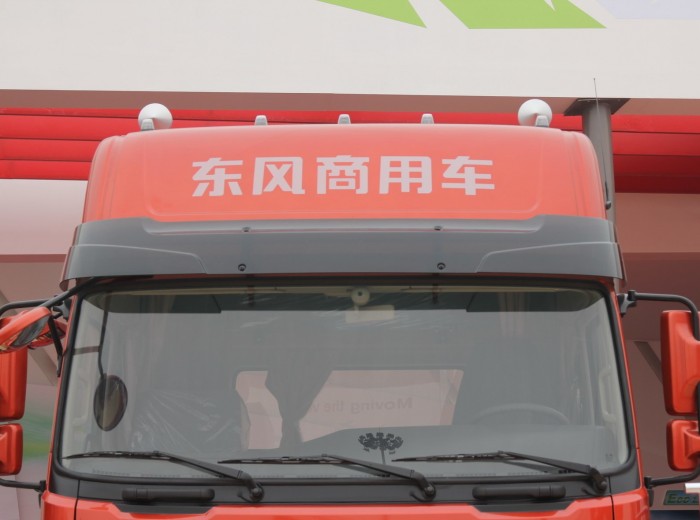 东风 天龙重卡 420马力 6X4 牵引车(AMT)外观图（7/22）