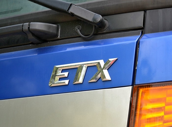福田 欧曼ETX 5系重卡 336马力 4X2 LNG牵引车(BJ4182SLFKA-XA)外观图（15/42）
