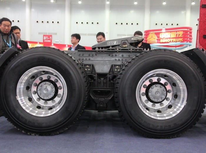 中国重汽 威泺 375马力 6X4 牵引车(ZZ4259N394CC1B)底盘图（18/19）