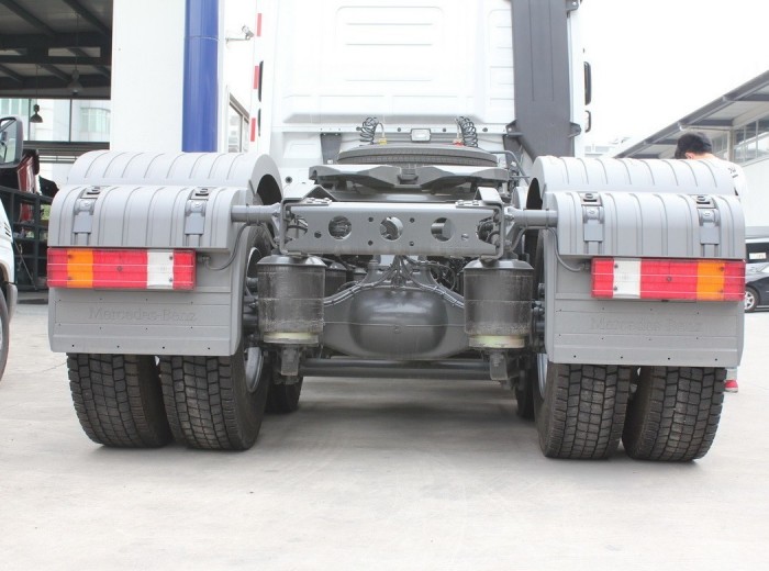 奔驰 Actros重卡 408马力 6X4 牵引车(型号2641)底盘图（1/30）