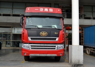 青岛解放 新大威重卡 380马力 6X4 LNG牵引车(CA4258P2K15T1NA80)外观图