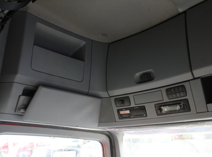 福田 欧曼GTL 6系重卡 420马力 6X4 牵引车(国四伊顿AMT)(GTL-2490高顶平地板驾驶室)(BJ4253SNFKB-XF)驾驶室图（31/73）