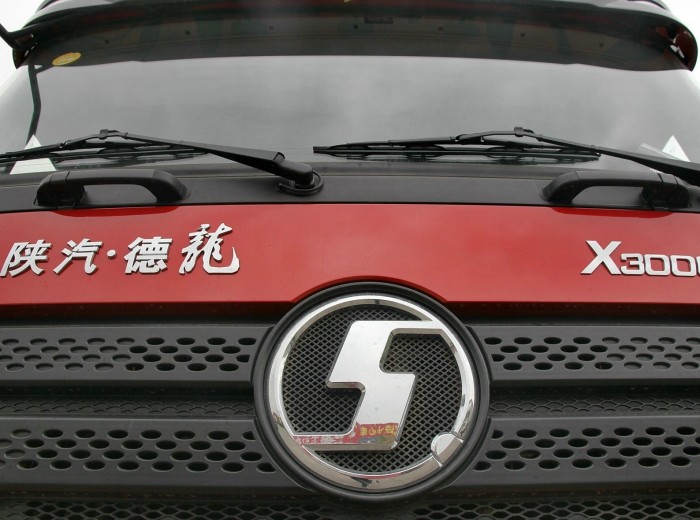 陕汽 德龙X3000重卡 375马力 6X4 牵引车(SX42564T324)外观图（30/85）