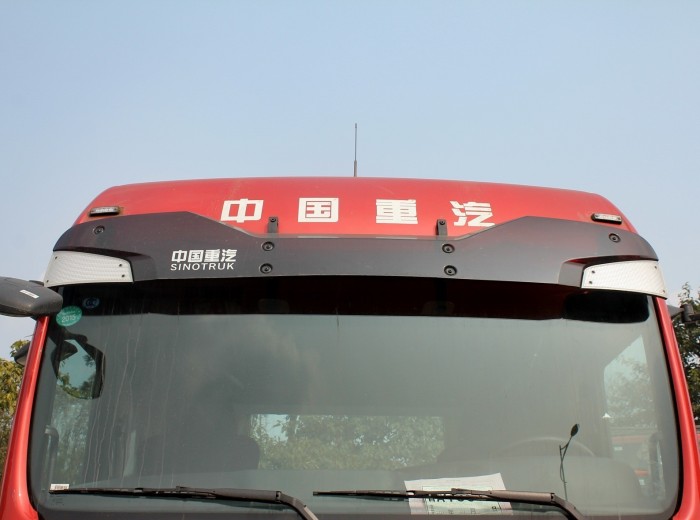 中国重汽 HOWO T5G重卡 340马力 6X4 牵引车(ZZ4257N324GD1)外观图（10/32）