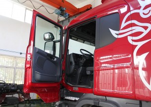 斯堪尼亚 G系列重卡 440马力 6X2 牵引车(型号G440 Speed/Hilly)驾驶室图