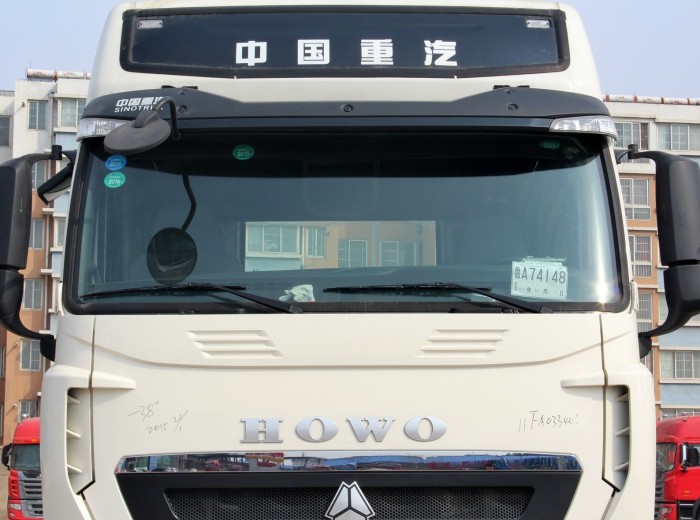中国重汽 HOWO-T7H重卡 540马力 6X4 牵引车(ZZ4257V324HD1B)外观图（17/87）