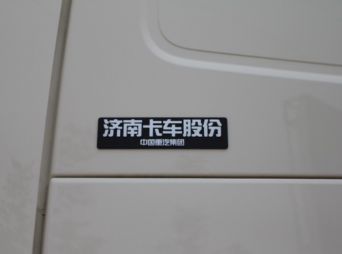 中国重汽 HOWO-T7H重卡 440马力 6X4 牵引车（ZZ4257N324HD1B）外观图（21/22）