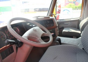 大运 N8E重卡 290马力 8X4 自卸车(3313WD3RD)驾驶室图