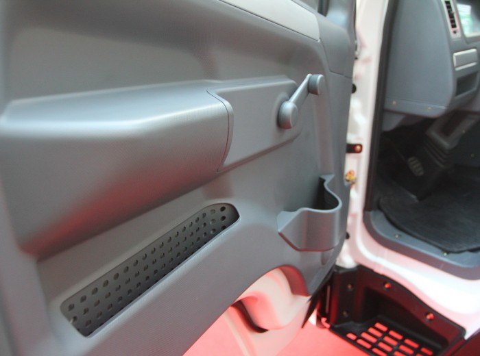 开瑞绿卡S 130马力 4.215米单排栏板轻卡驾驶室图（2/11）