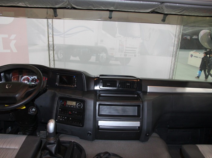 联合卡车U420 420马力 6X4 牵引车(SQR4250D6ZT4)驾驶室图（10/14）