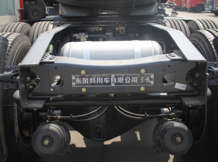 东风 天龙重卡 420马力 6X4 牵引车(DFL4251AX16A)底盘图（28/102）