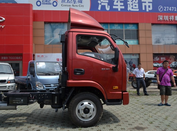 南京依维柯 上骏X300-33 112马力 4.24米单排厢式轻卡底盘图（7/81）