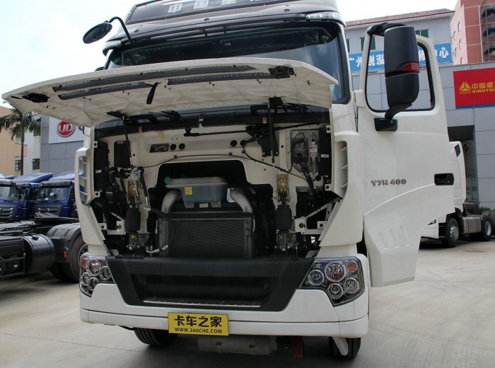 中国重汽 HOWO-T7H重卡 400马力 6X4 牵引车（ZZ4257V324HD1B）外观图（51/57）