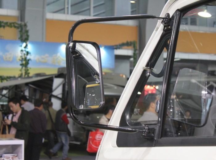 广汽日野 300J系列 125马力 3.31米双排厢式轻卡外观图（15/15）