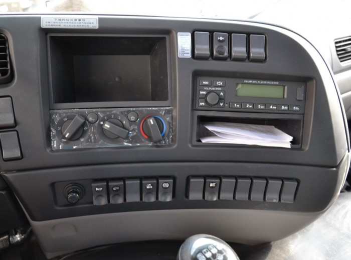 东风 新天龙重卡 350马力 4X2 牵引车(DFL4181A8)驾驶室图（22/49）