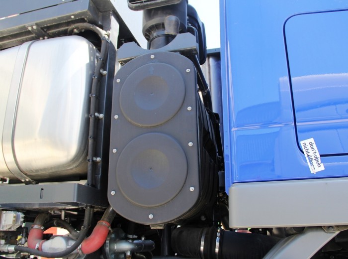 奔驰 Actros重卡 600马力 8X8 大件牵引车(型号4160)底盘图（80/90）