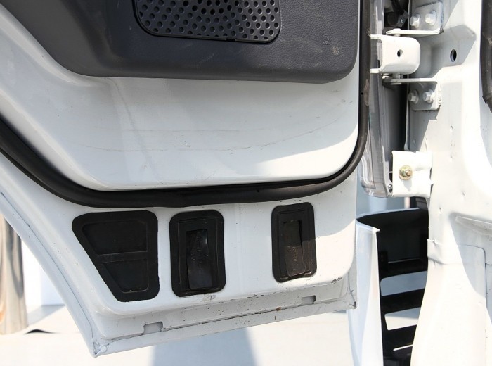 奥驰V2系列 109马力 4.2米单排厢式轻卡驾驶室图（7/53）