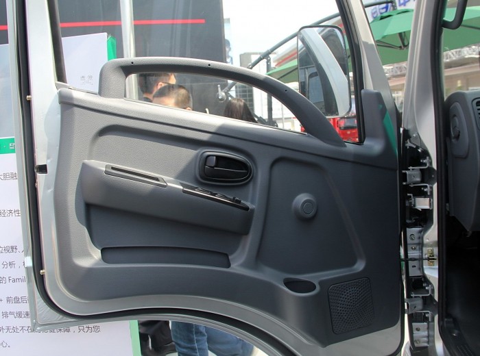 奥驰A3系列 115马力 4.2米CNG单排栏板轻卡驾驶室图（1/20）