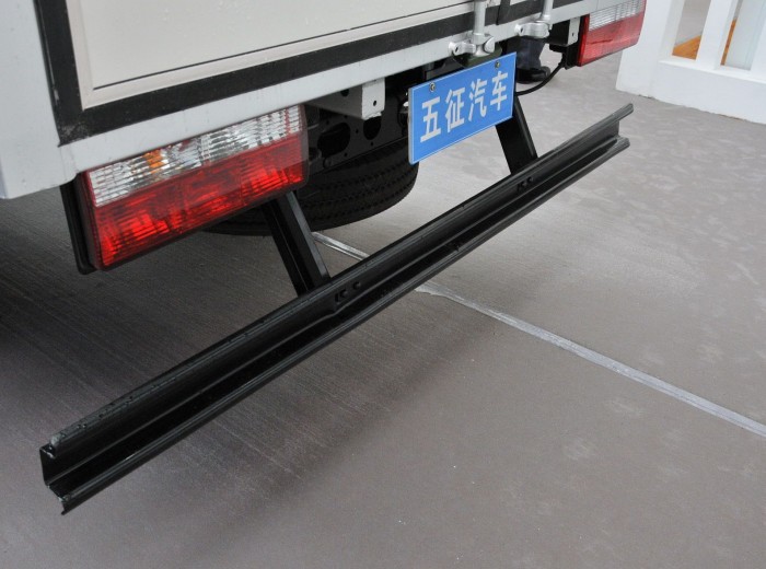 奥驰D2系列 100马力 4.2米单排厢式轻卡底盘图（11/24）