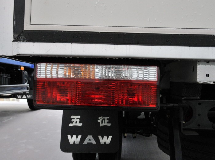 奥驰D2系列 100马力 4.2米单排厢式轻卡底盘图（12/24）