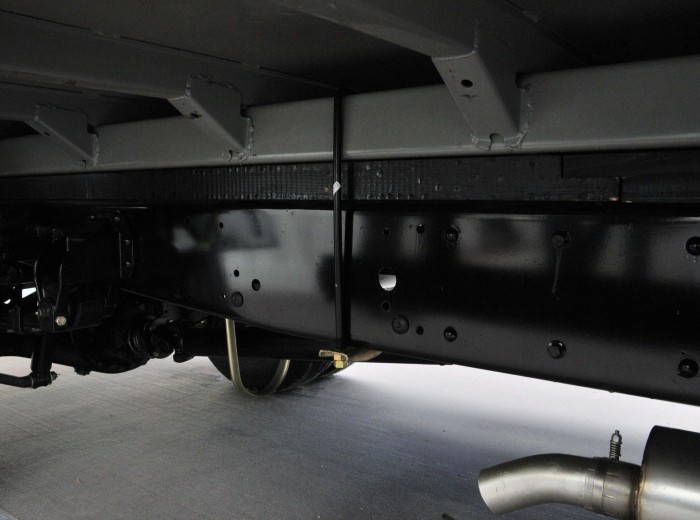 奥驰D2系列 100马力 4.2米单排厢式轻卡底盘图（18/24）