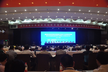 中集陕汽新型环保渣土车亮相全国渣土会议