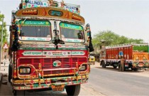 路上没一辆相同的 看印度卡车涂装文化