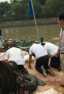 江苏常州海事执法酿悲剧 开船拖死人后向遗体下跪