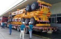 中国重汽华威公司148台半挂骨架车陆续出口越南