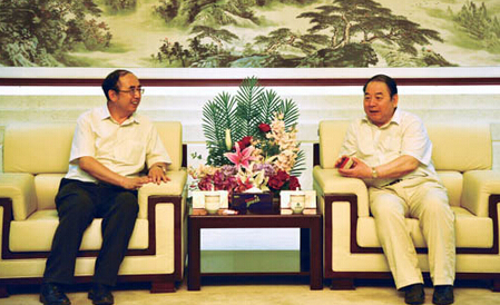 中国汽车技术研究中心一行到中国重汽走访调研