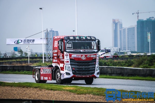 赛场拼实力 东风柳汽乘龙双雄一战到底